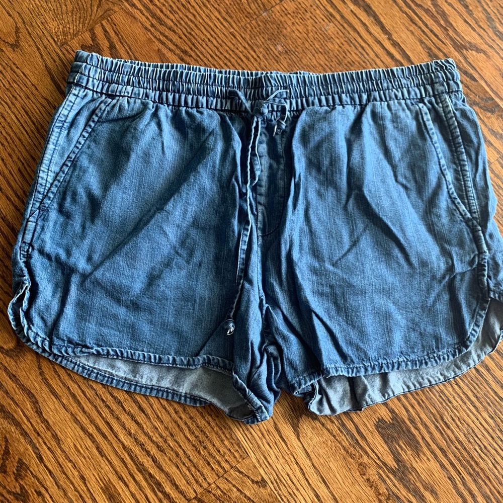 GAP medium chambray elastic waist shorts